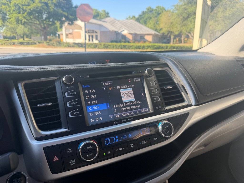 Used 2019 Toyota Highlander XLE image 17