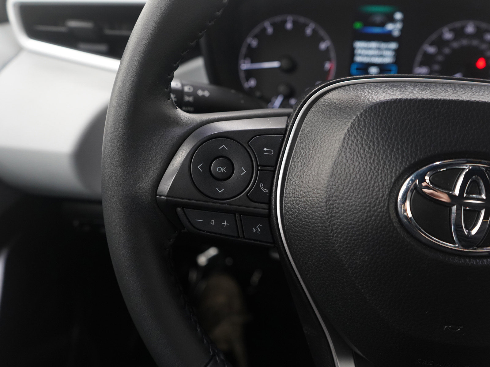 Used 2025 Toyota Corolla SE image 22