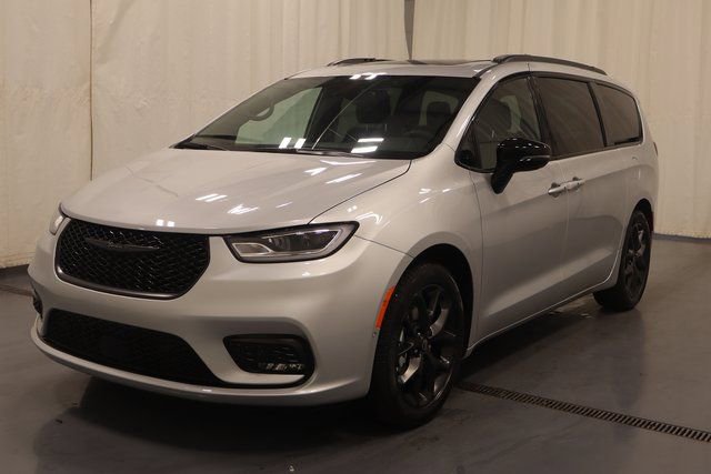 New 2026 Chrysler Pacifica Limited w/ S Appearance Package image 5