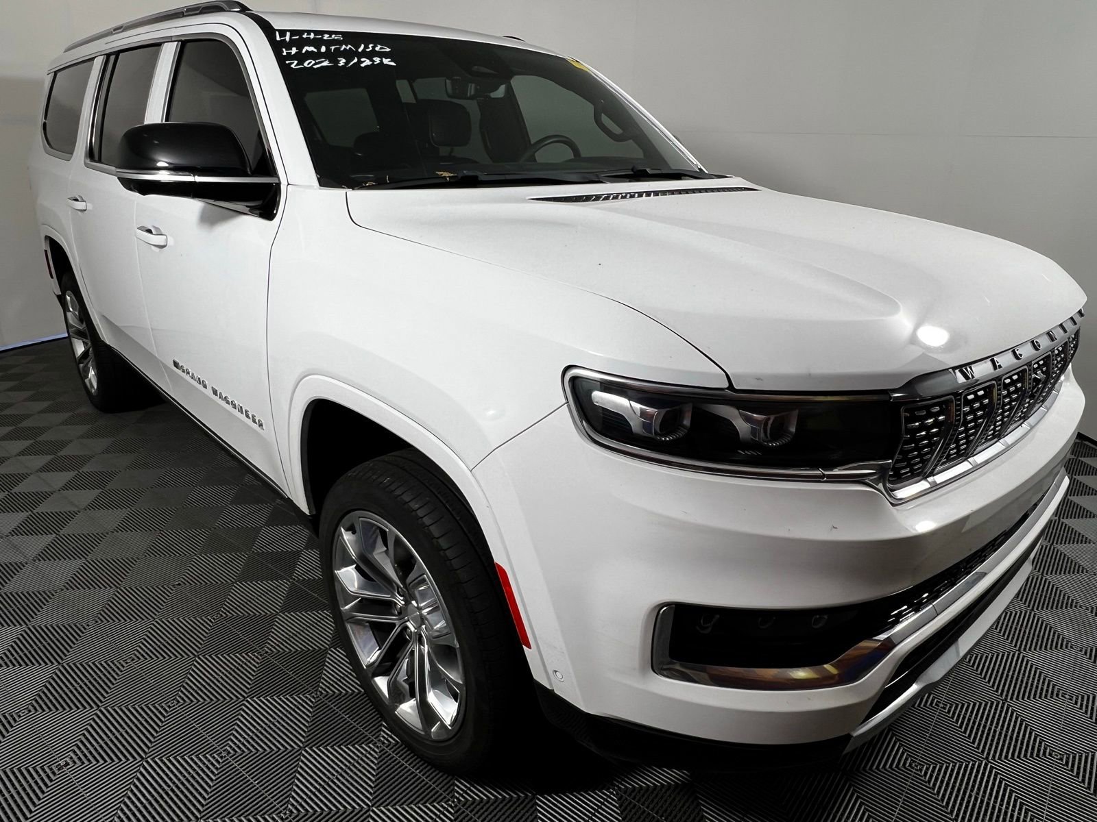 Used 2023 Jeep Grand Wagoneer L Series II w/ Premium Group II image 3