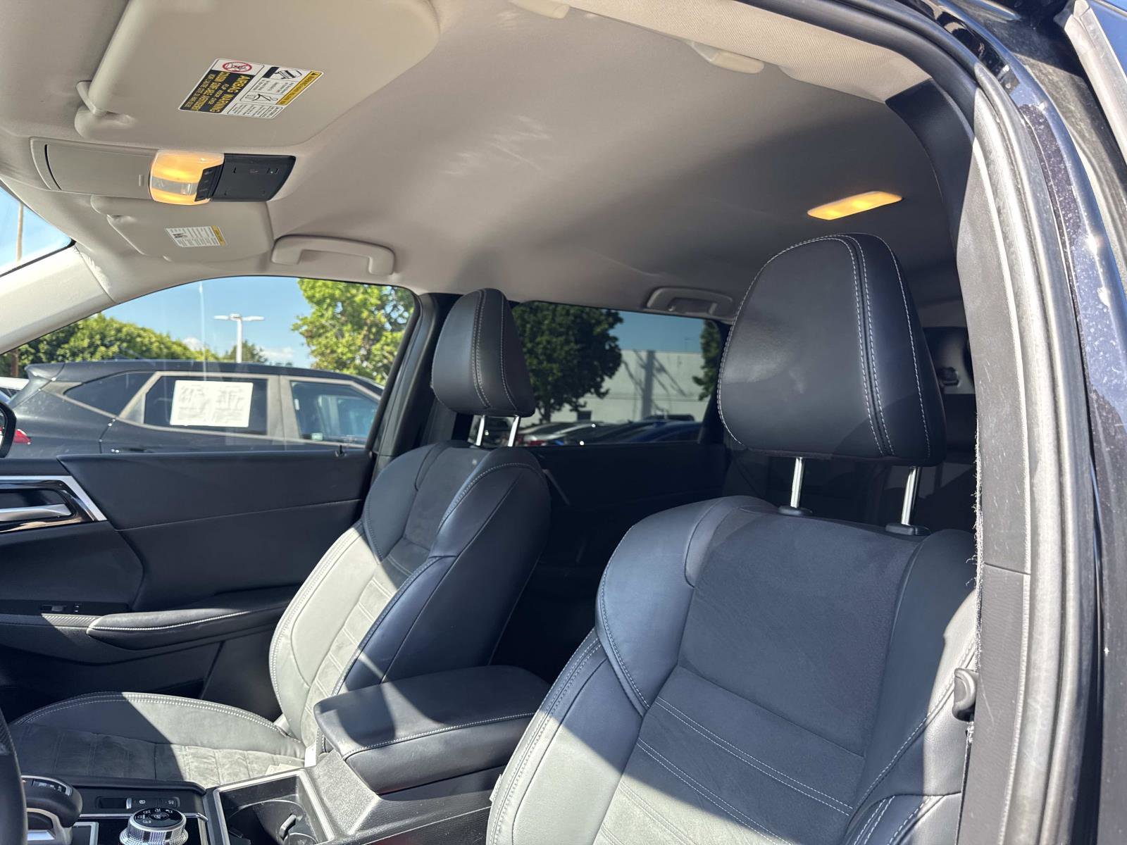 Used 2023 Mitsubishi Outlander SE image 16