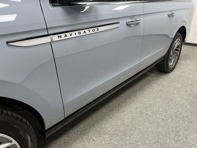Used 2025 Lincoln Navigator L Reserve image 12
