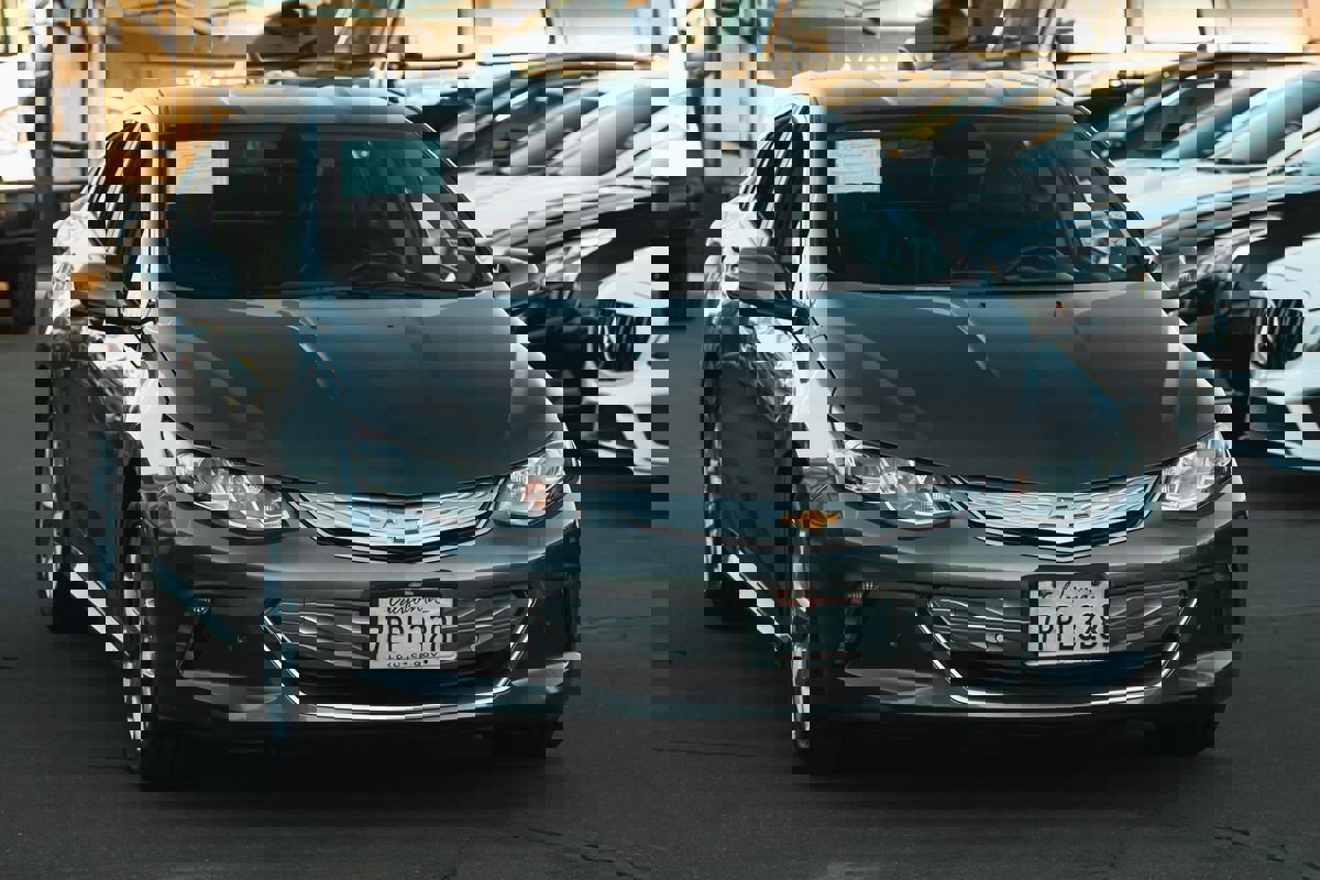 Used 2016 Chevrolet Volt Premier w/ Driver Confidence Package image 3