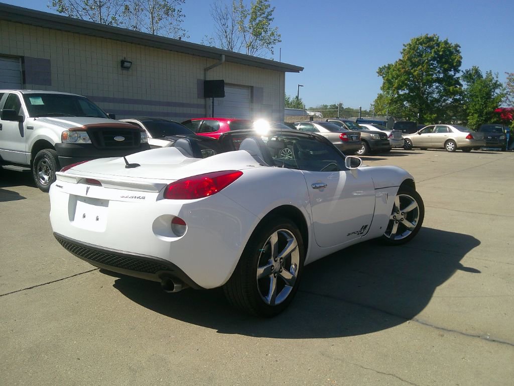 Used 2008 Pontiac Solstice Convertible w/ Premium Package image 4