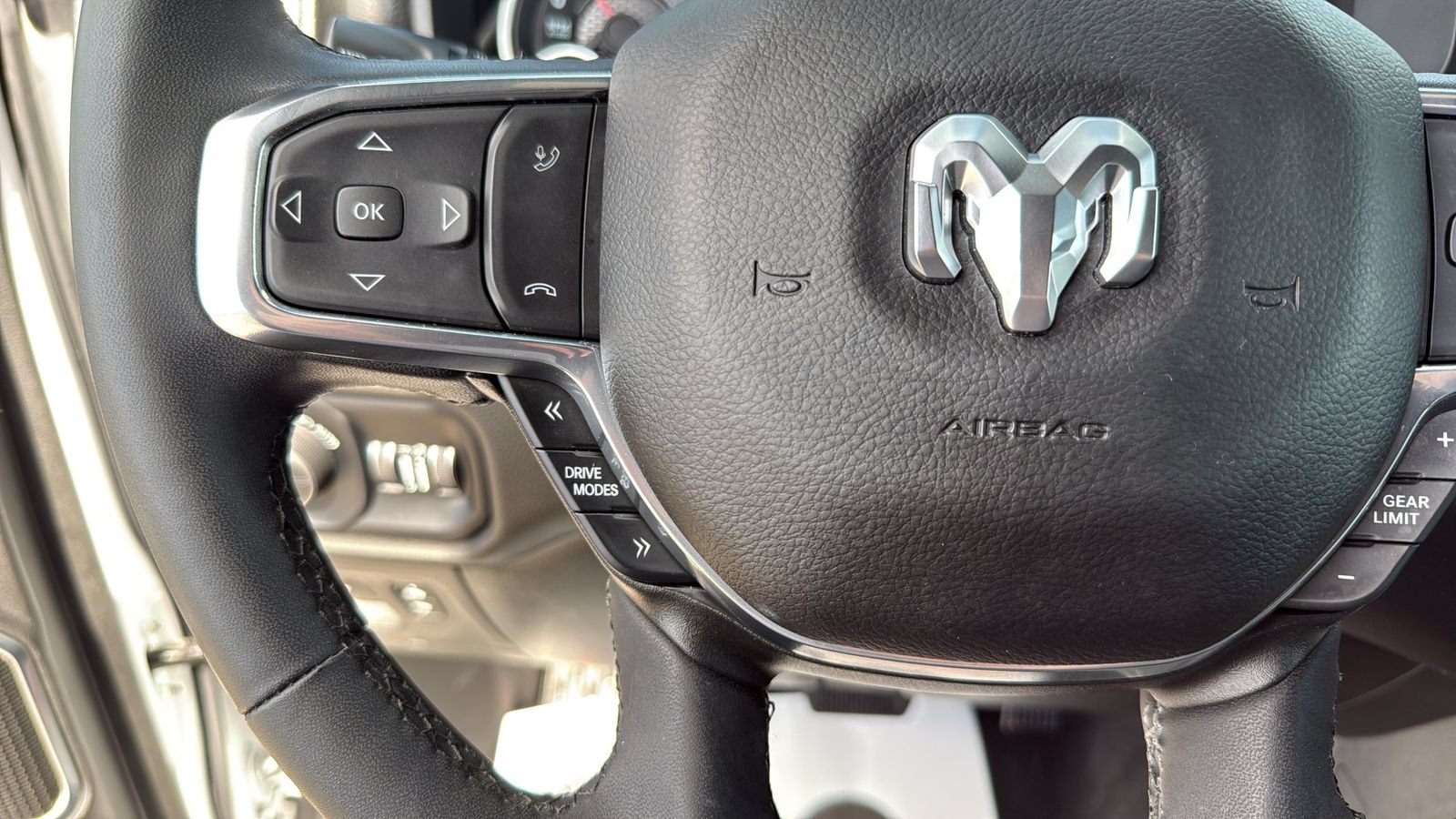 Used 2025 RAM 1500 Laramie AWD/4WD image 16