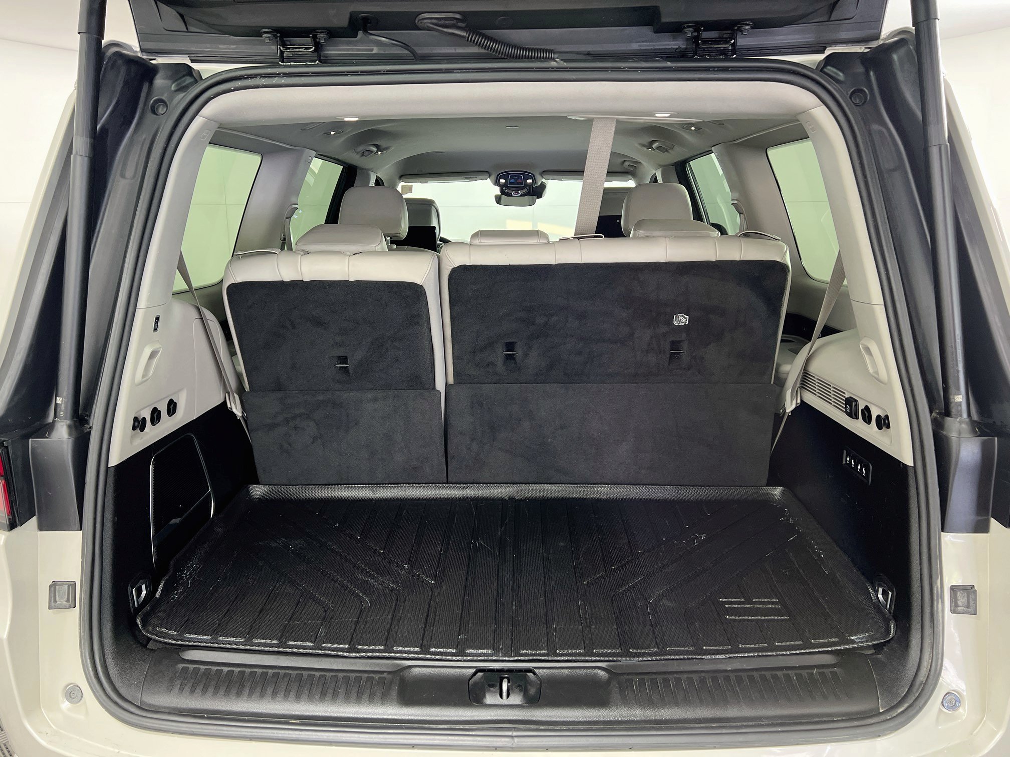 Used 2022 Jeep Wagoneer Series III w/ Rear Seat Video Group 1 AWD/4WD image 23