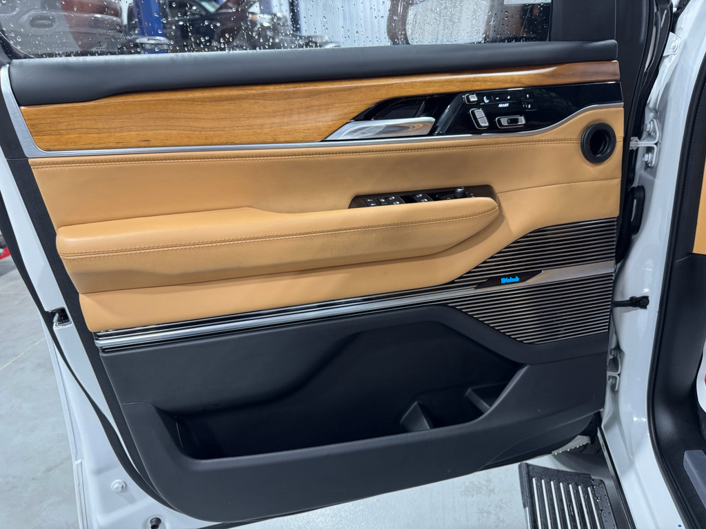 Used 2022 Jeep Grand Wagoneer Series III w/ Rear Seat Video Group 1 image 33