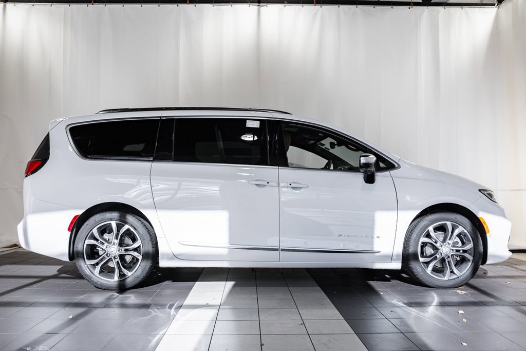 New 2026 Chrysler Pacifica Pinnacle image 3