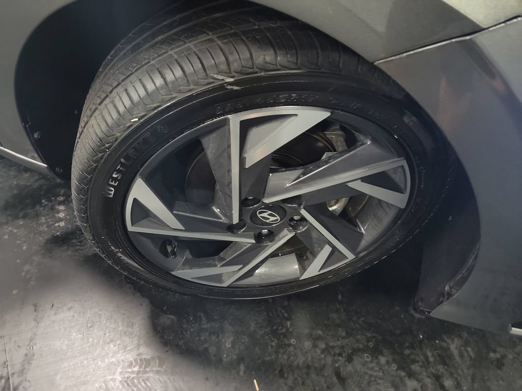 Used 2025 Hyundai Elantra SEL FWD image 11
