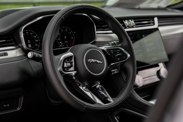 Used 2026 Jaguar F-PACE R-Dynamic S AWD/4WD image 19