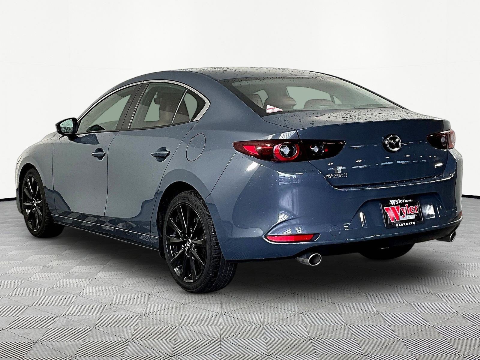 Used 2022 MAZDA MAZDA3 s FWD image 4