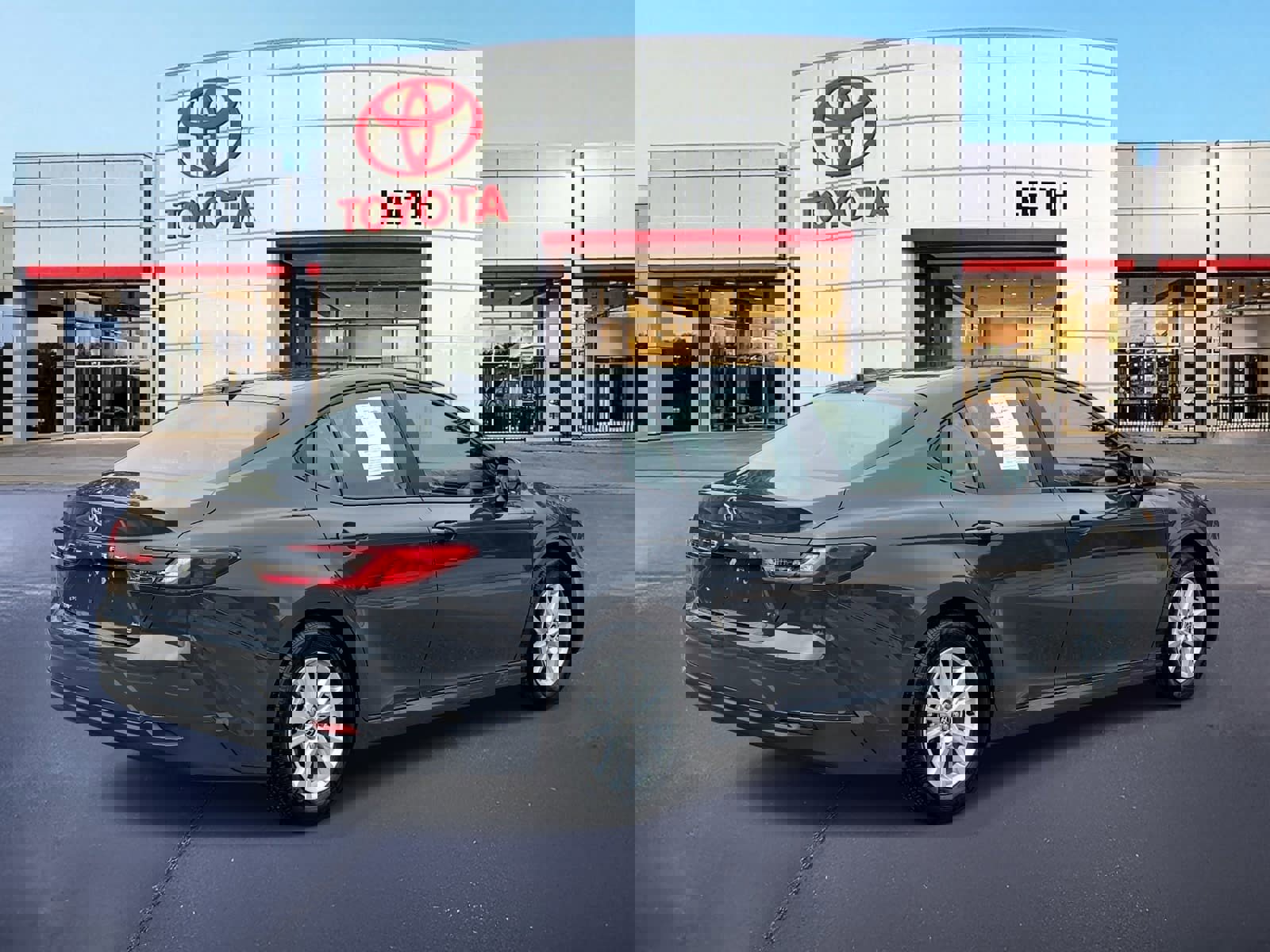 Used 2025 Toyota Camry LE image 5