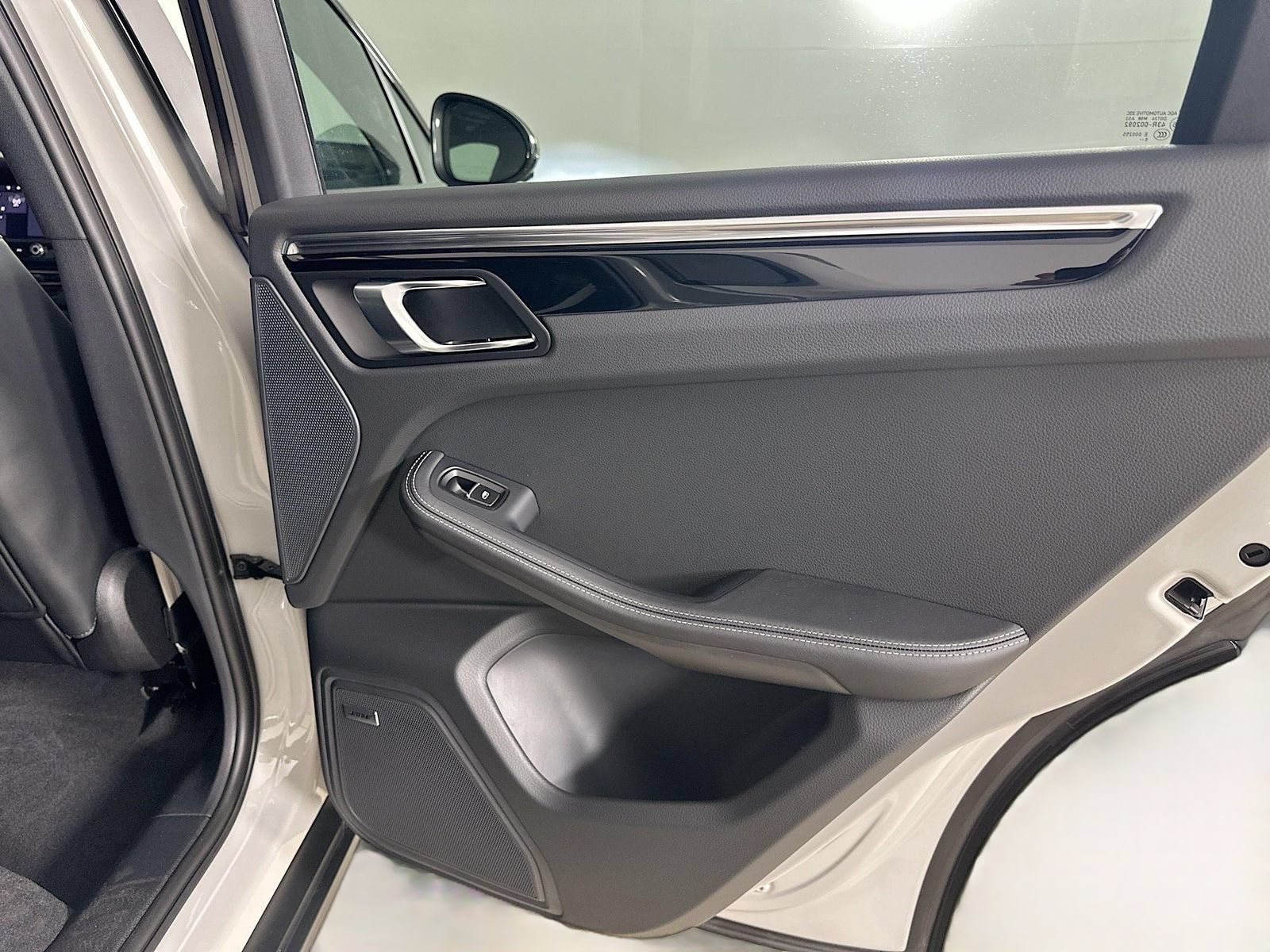 New 2026 Porsche Macan Turbo AWD/4WD image 43
