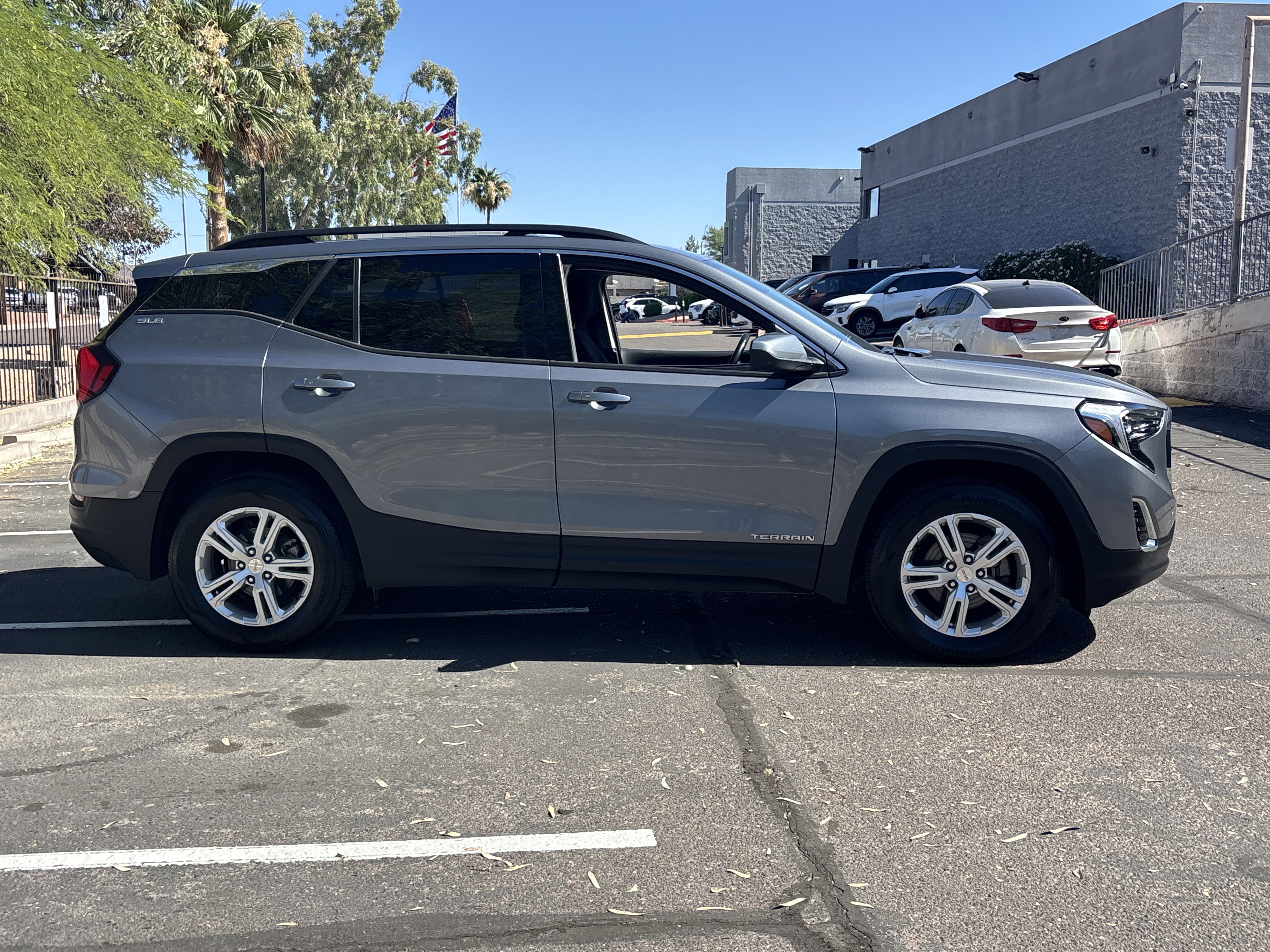 Used 2020 GMC Terrain SLE w/ Driver Convenience Package FWD image 2