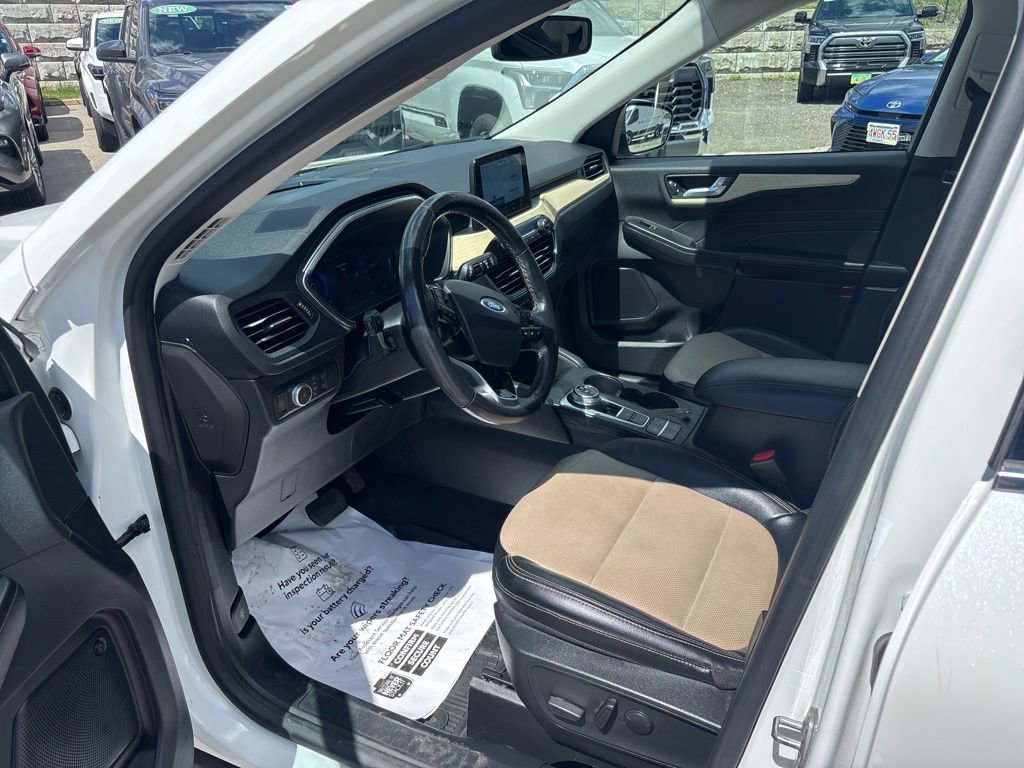 Used 2022 Ford Escape Titanium w/ Titanium Elite Package AWD/4WD image 8