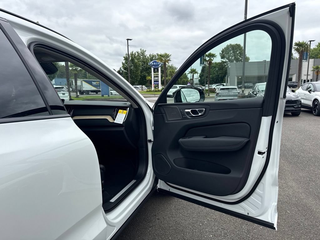 New 2026 Volvo XC60 T8 Ultra w/ Protection Package Premier AWD/4WD image 19