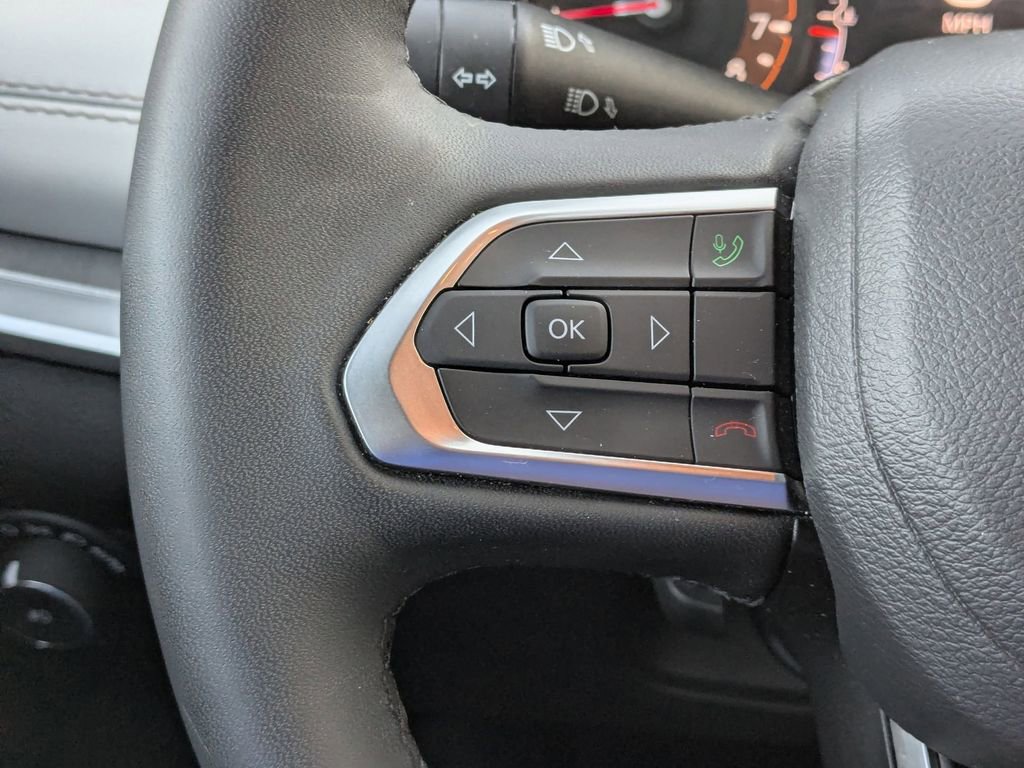 Used 2025 Jeep Compass Limited image 14