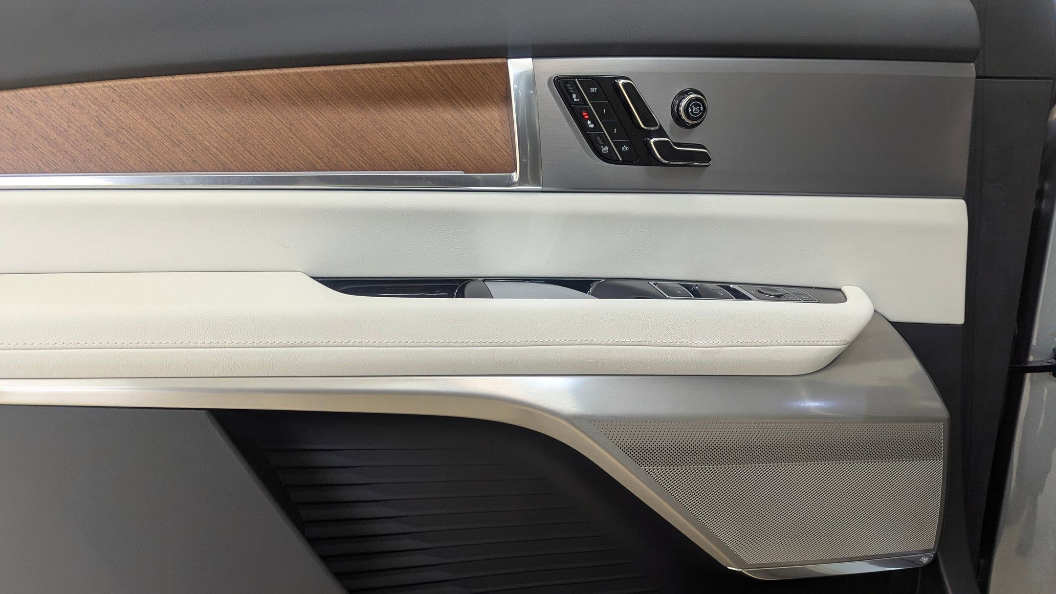 New 2026 Cadillac Vistiq Luxury image 13