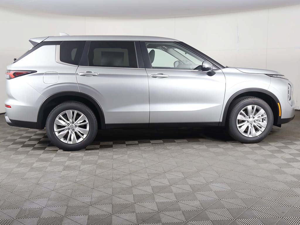 New 2026 Mitsubishi Outlander ES AWD/4WD image 18