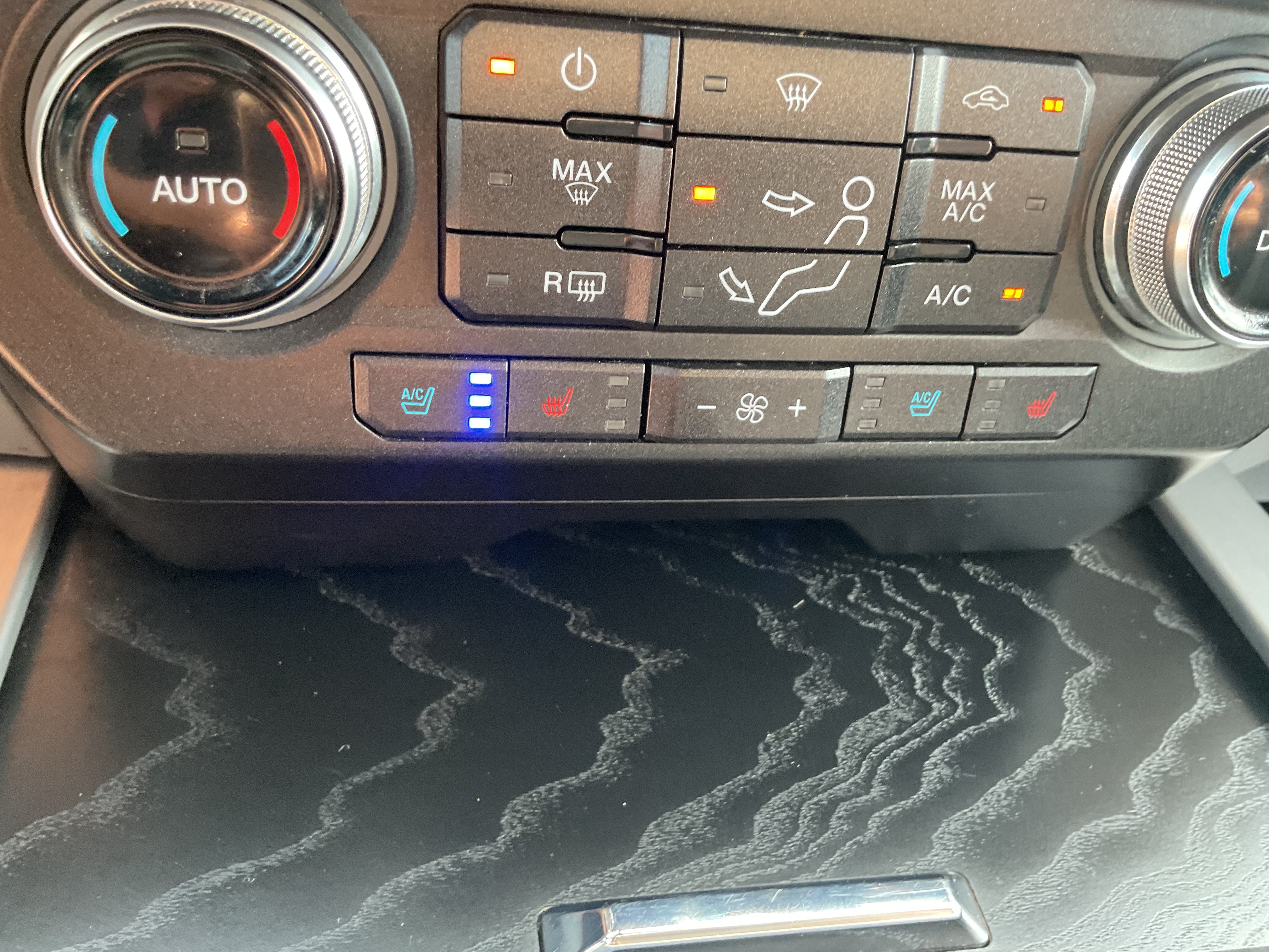 Used 2019 Ford F350 Platinum w/ Platinum Ultimate Package AWD/4WD image 13
