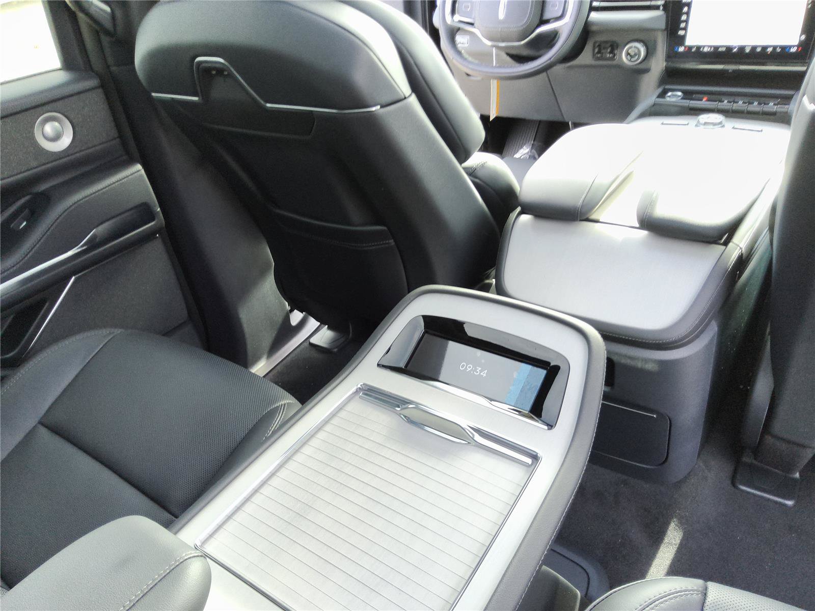New 2027 Lincoln Navigator Reserve w/ Jet Appearance Package AWD/4WD image 25