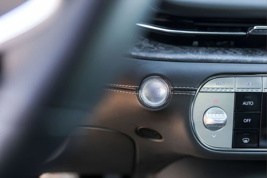 Used 2025 Genesis G90 3.5T image 18