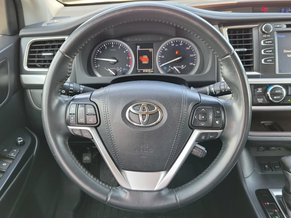 Used 2019 Toyota Highlander XLE AWD/4WD image 32