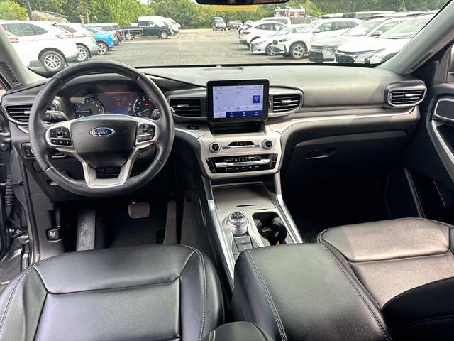 Used 2023 Ford Explorer XLT w/ Equipment Group 202A AWD/4WD image 11