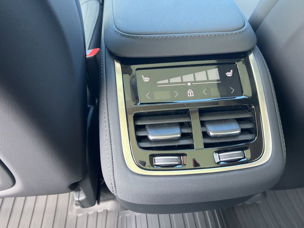 New 2026 Volvo XC90 B6 Plus w/ Protection Package Premier image 30