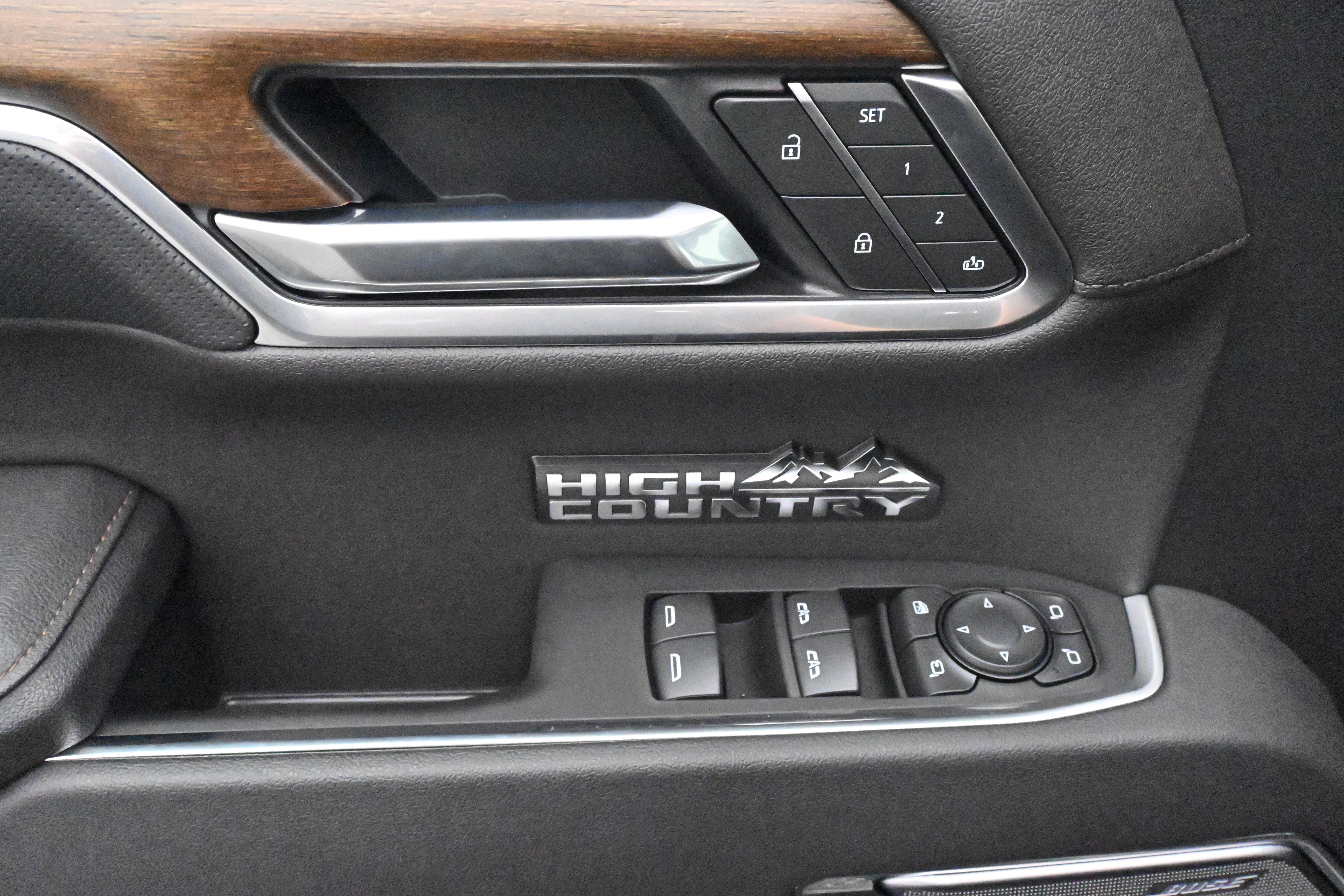 Used 2025 Chevrolet Silverado 1500 High Country w/ Technology Package image 32