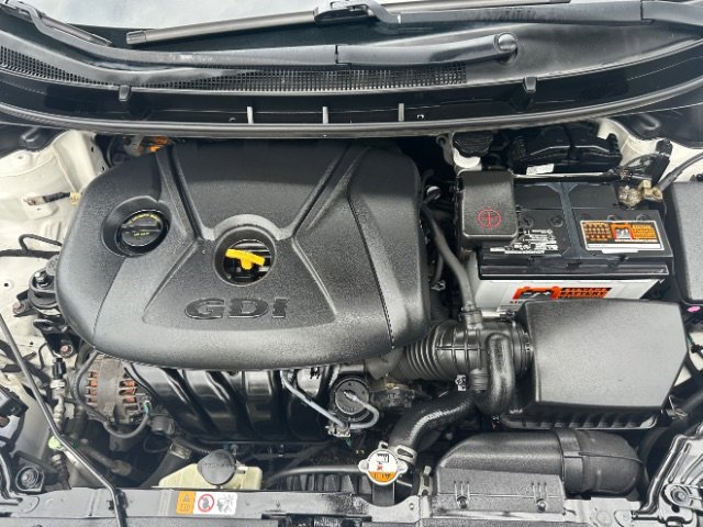 Used 2017 Hyundai Elantra GT image 10