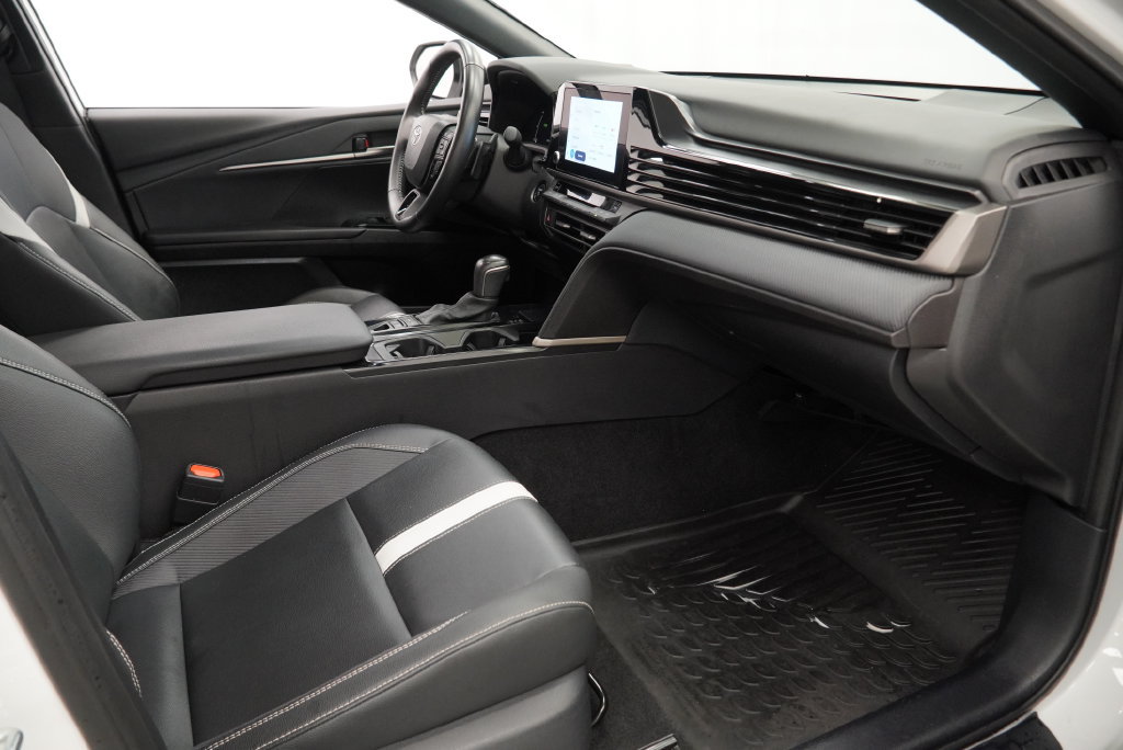 Used 2025 Toyota Camry SE FWD image 46