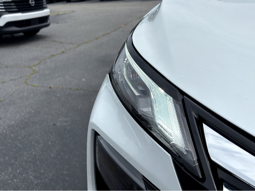 Used 2025 Nissan Rogue SV w/ SV Premium Package FWD image 4