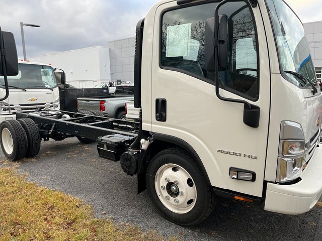 New 2024 Chevrolet Low Cab Forward image 1