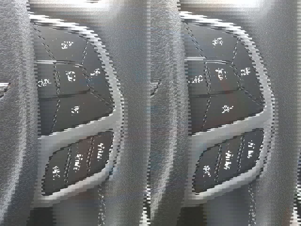 Used 2024 Chrysler Pacifica Select image 24