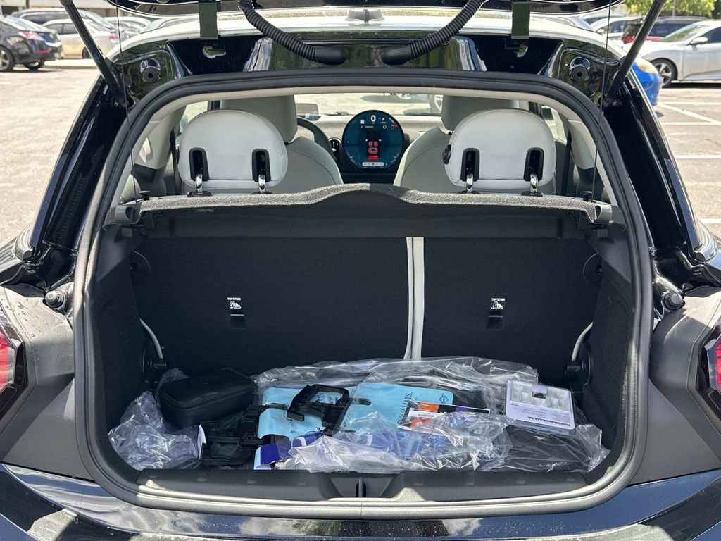 New 2026 MINI Cooper 2-Door Hardtop FWD image 25