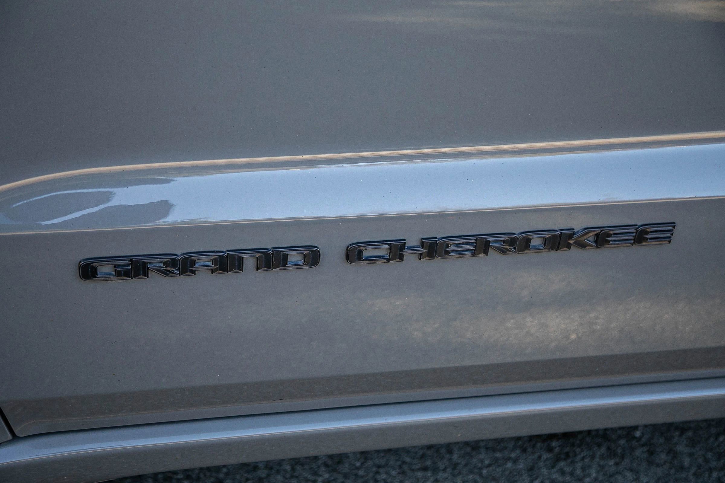 Used 2020 Jeep Grand Cherokee Altitude image 18