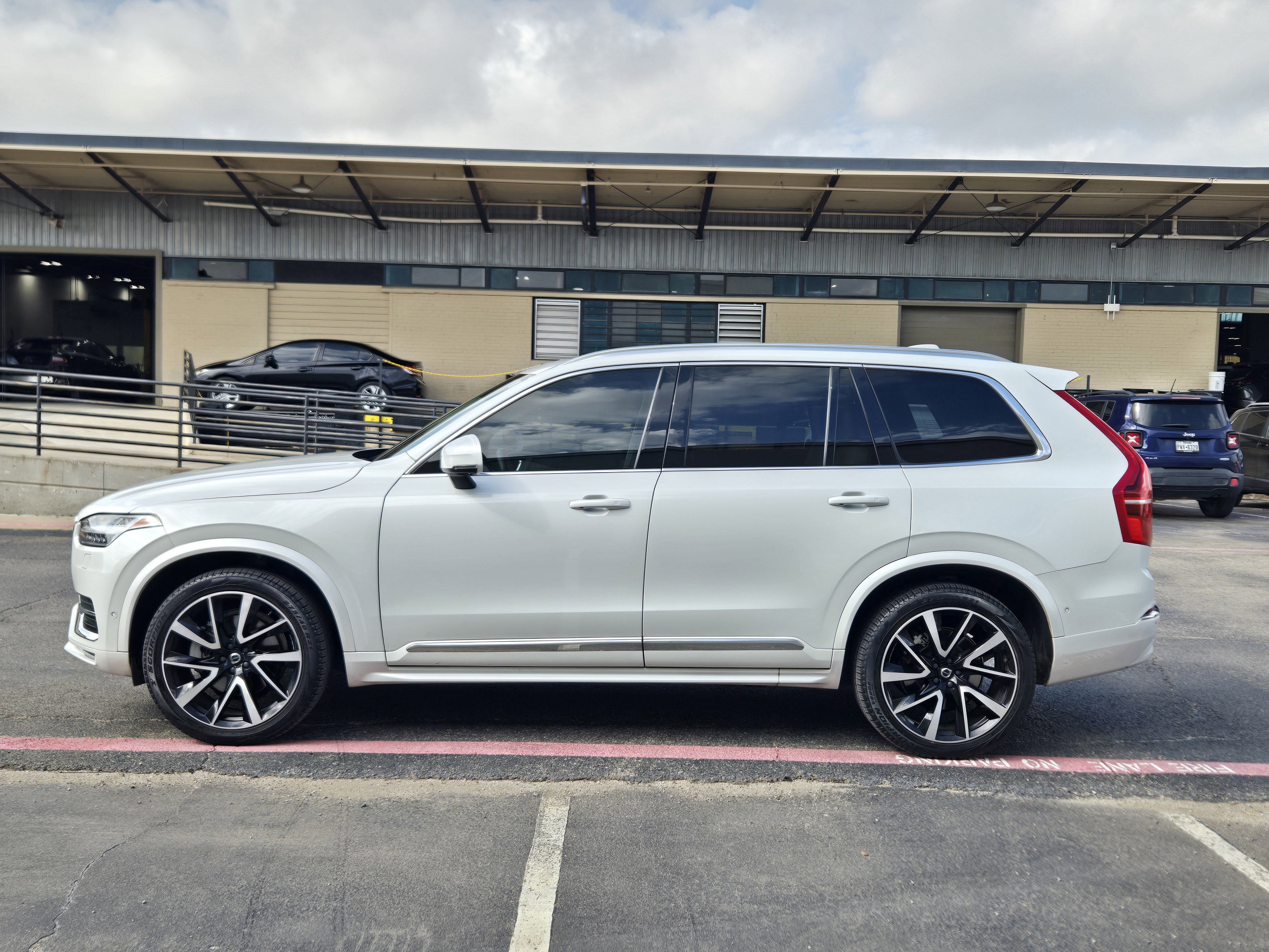Used 2023 Volvo XC90 B6 Plus w/ Protection Package Premier image 4