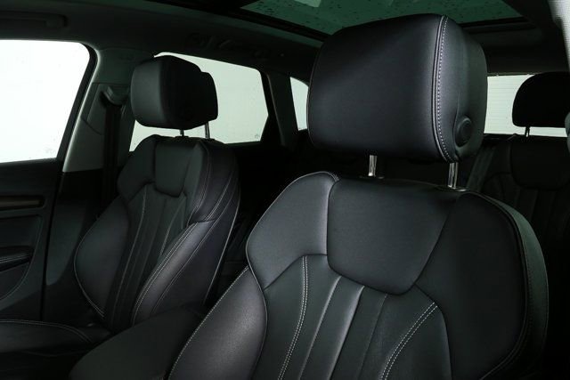Used 2023 Audi Q5 e Premium Plus w/ Premium Plus Package image 5