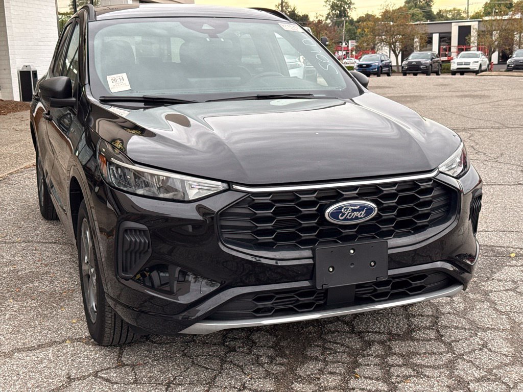 Used 2024 Ford Escape ST-Line w/ Tech Pack #1 AWD/4WD image 16
