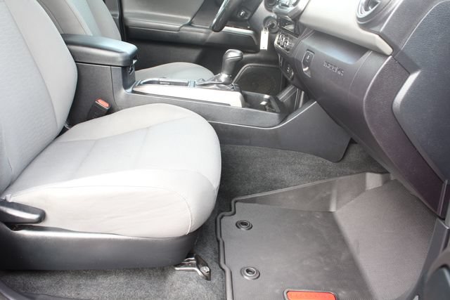 Used 2016 Toyota Tacoma SR5 w/ SR5 Appearance Package (SN) RWD image 29