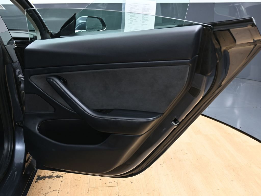 Used 2019 Tesla Model 3 Standard Range image 38