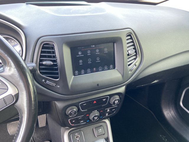 Used 2019 Jeep Compass Latitude image 34