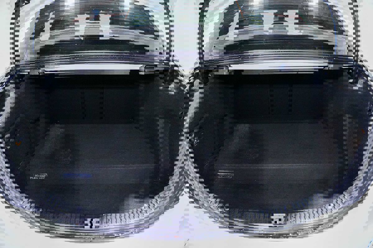 Used 2016 Mercedes-Benz C 350e Sedan image 25