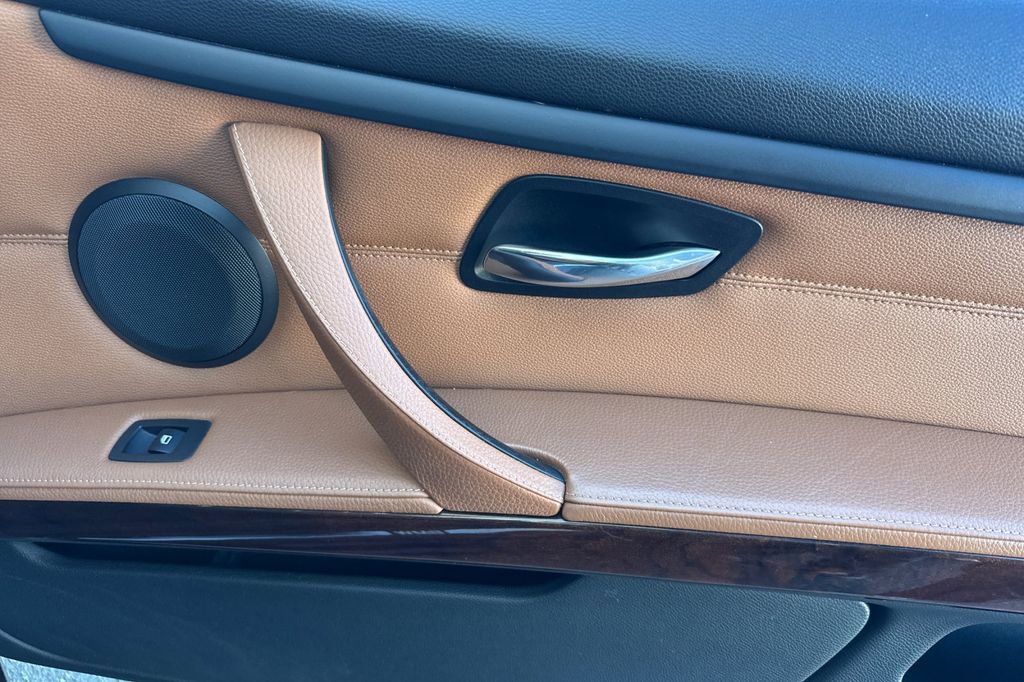 Used 2011 BMW 328i Convertible image 16