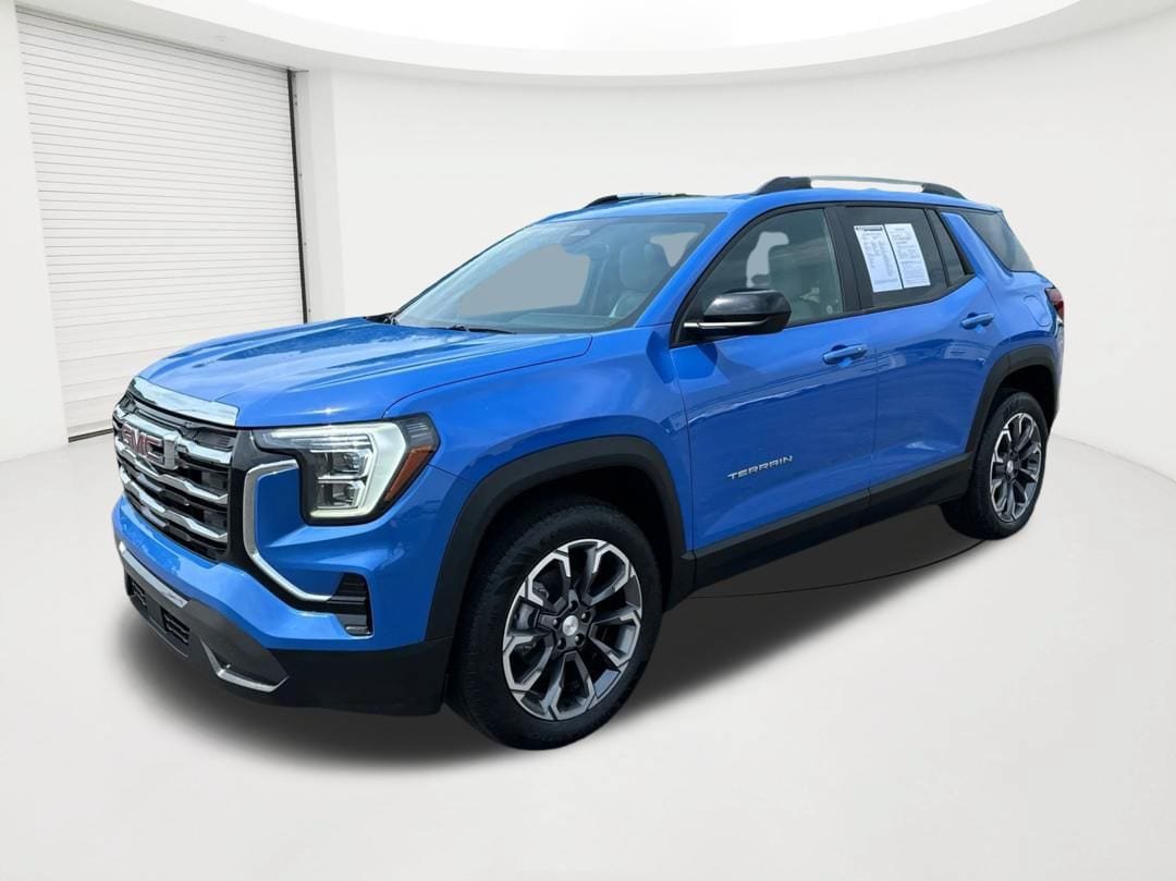 Used 2025 GMC Terrain Elevation w/ Elevation Premium Package AWD/4WD image 1