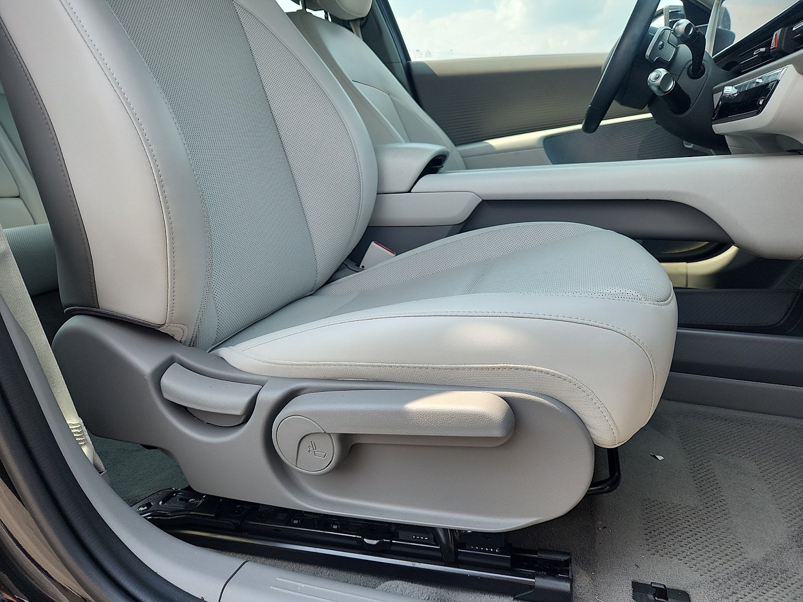 Certified 2023 Hyundai Ioniq 6 SEL w/ Cargo Package AWD/4WD image 33