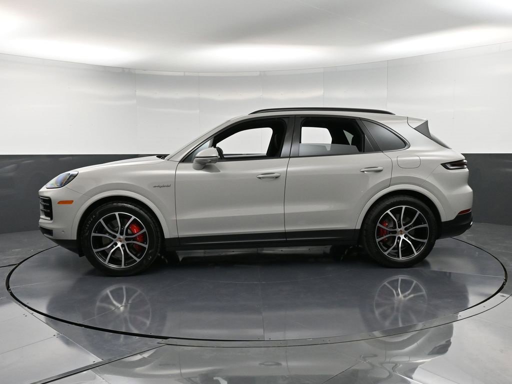 New 2026 Porsche Cayenne S image 2