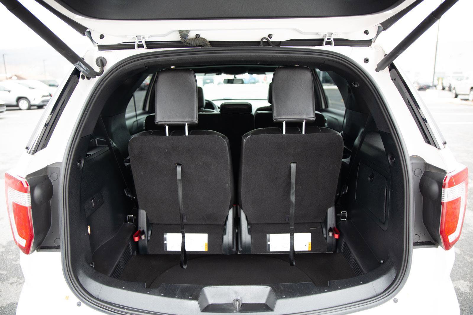 Used 2018 Ford Explorer XLT w/ Equipment Group 202A image 25