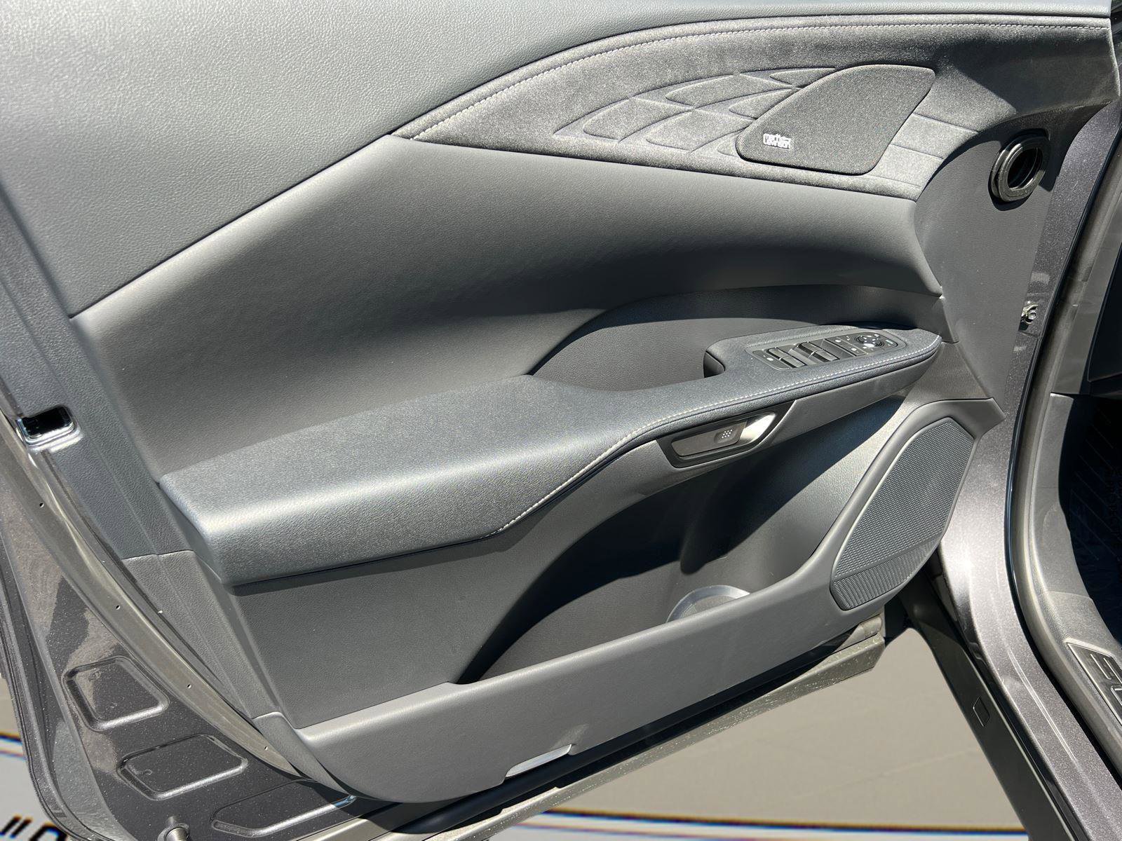 New 2025 Lexus RX 450h AWD w/ Luxury Package image 11